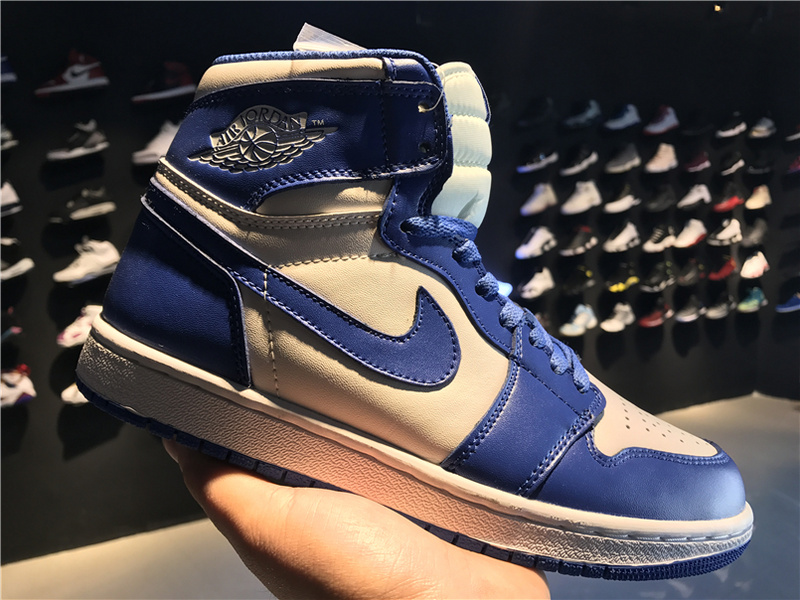 Air Jordan 1 Retro High 555088 104